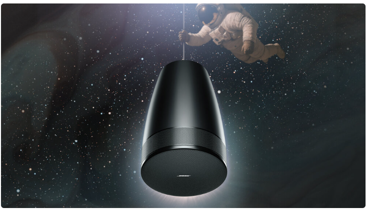 Altavoces colgantes DesignMax Luna de Bose Professional instalados en techos abiertos