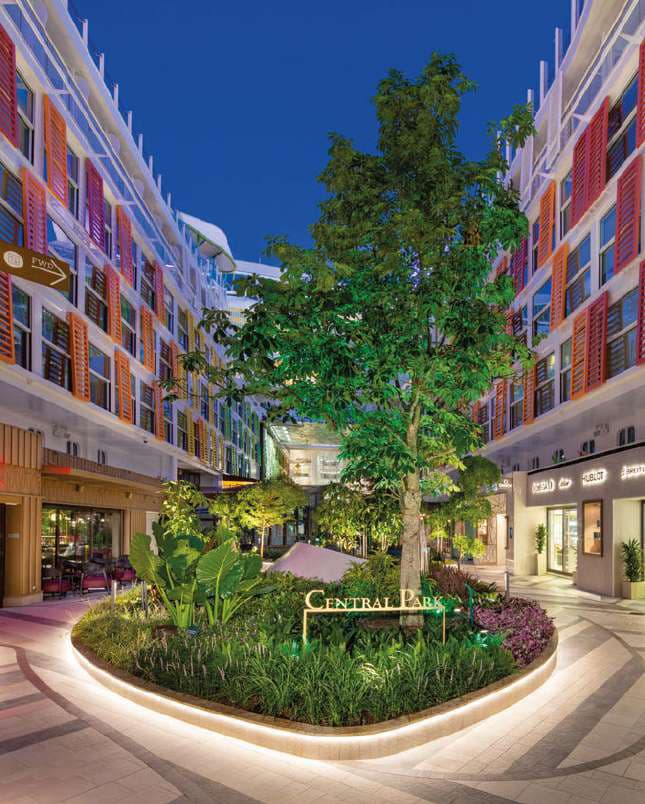 Central Park del Star of the Seas, un entorno natural y urbano donde los altavoces QUANTUM de DAS Audio en Royal Caribbean se integran de forma discreta.