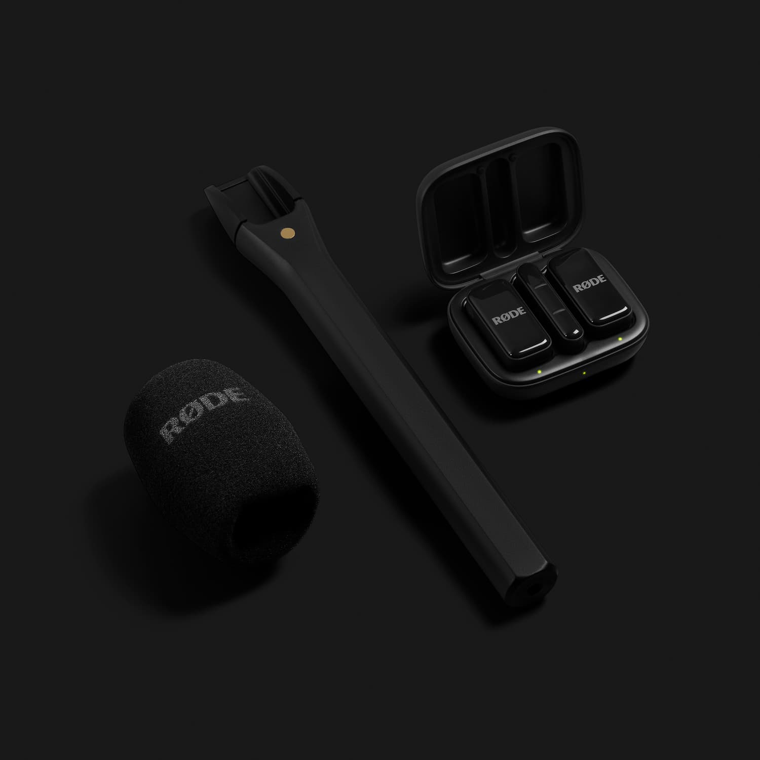 RØDE Interview Micro en color negro con el sistema RØDE Wireless Micro, adaptador que transforma el transmisor en un micrófono inalámbrico de mano profesional.