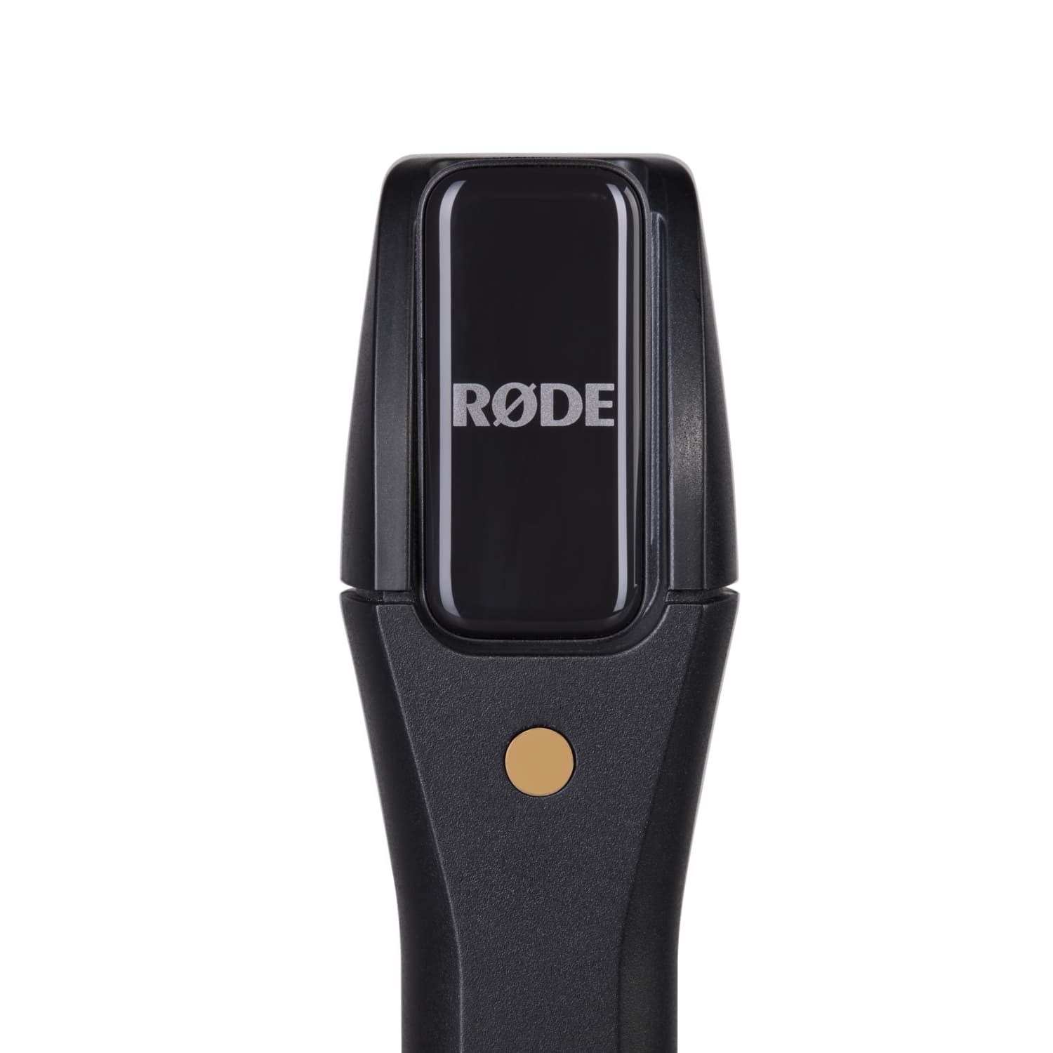 Primer plano del RØDE Interview Micro mostrando cómo encaja el transmisor Wireless Micro para convertirlo en un micrófono de mano para entrevistas.