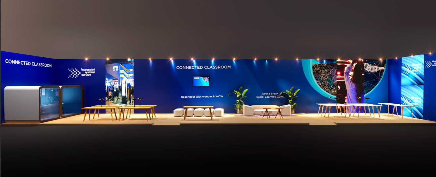 Vista panorámica del Connected Classroom de ISE con soluciones AV para educación y aprendizaje colaborativo