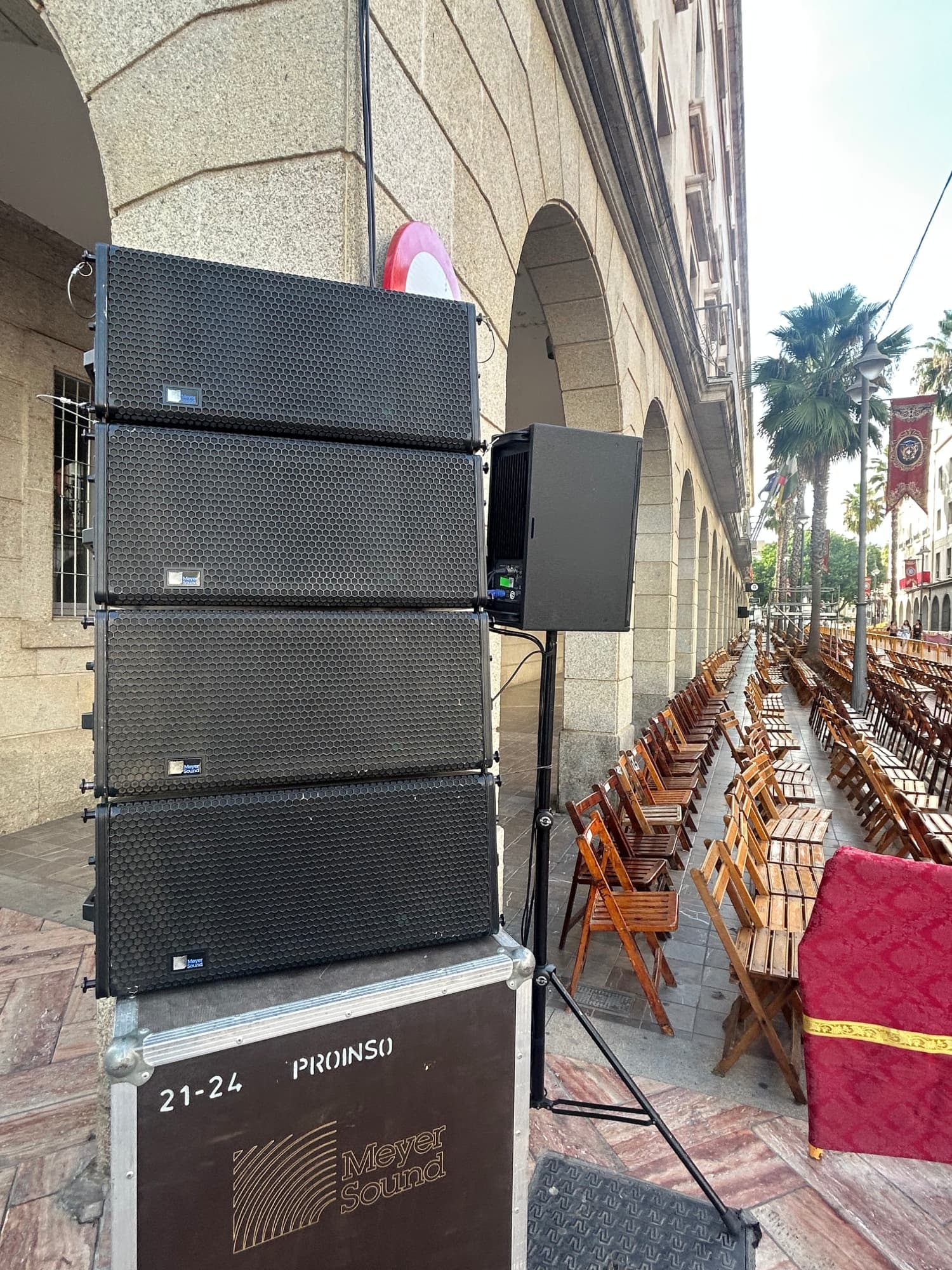 Sonorización profesional con Meyer Sound y DiGiCo utilizando sistema Meyer Sound LEOPARD para cobertura sonora distribuida en la Magna Mariana de Huelva