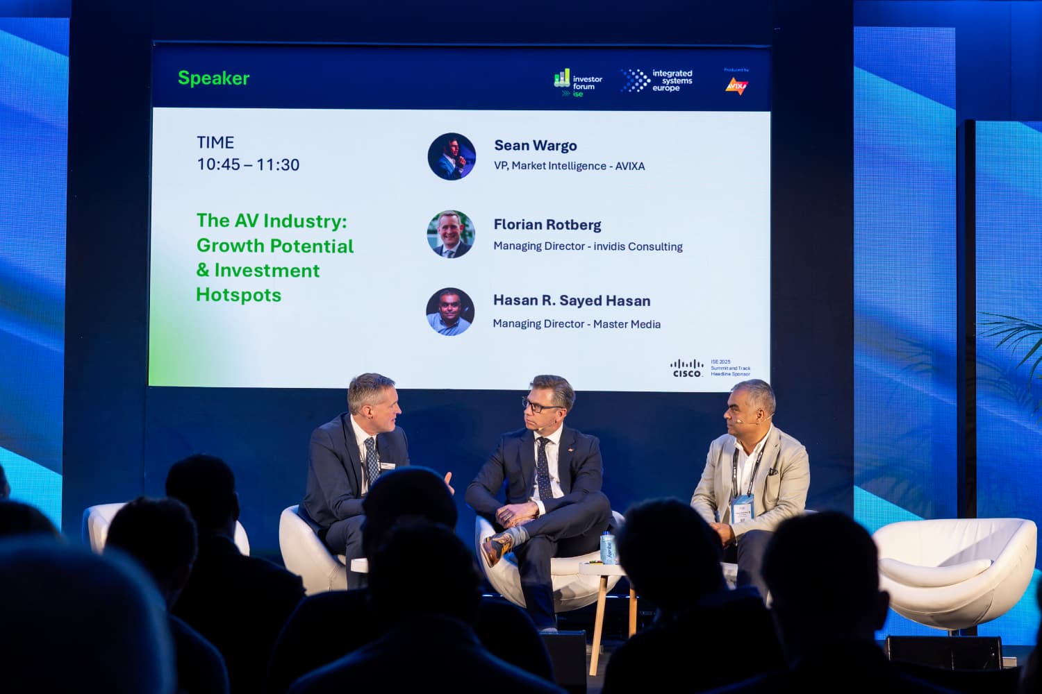 Panel de expertos durante el Investor Forum en Innovation Park ISE, hablando sobre crecimiento del sector audiovisual e inversión.