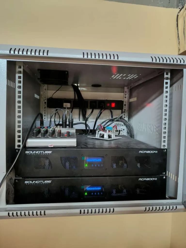 Amplificadores MCA2004T de SoundTube instalados para la ruta natural elevada de Bombay.