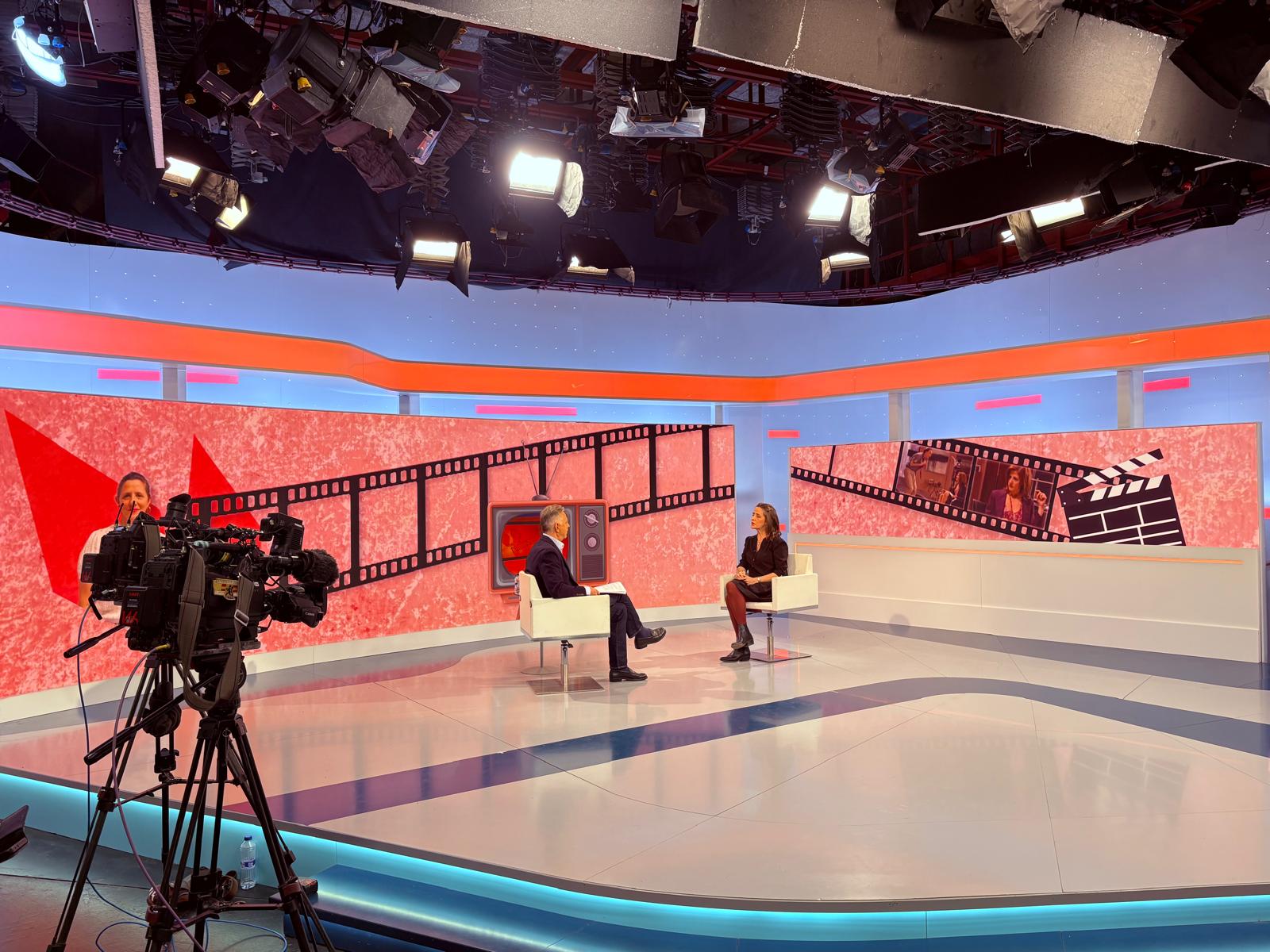 Mejores pantallas LED profesionales: modelos, tecnologías y guía de elección 7 Paneles LED Neopix de Alfalite instalados en el estudio A3 de Torrespaña de RTVE
