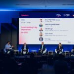 Debate profesional en el Broadcast AV Summit dentro del programa de contenidos ISE 2026, con especialistas analizando tecnologías audiovisuales y flujos de trabajo.