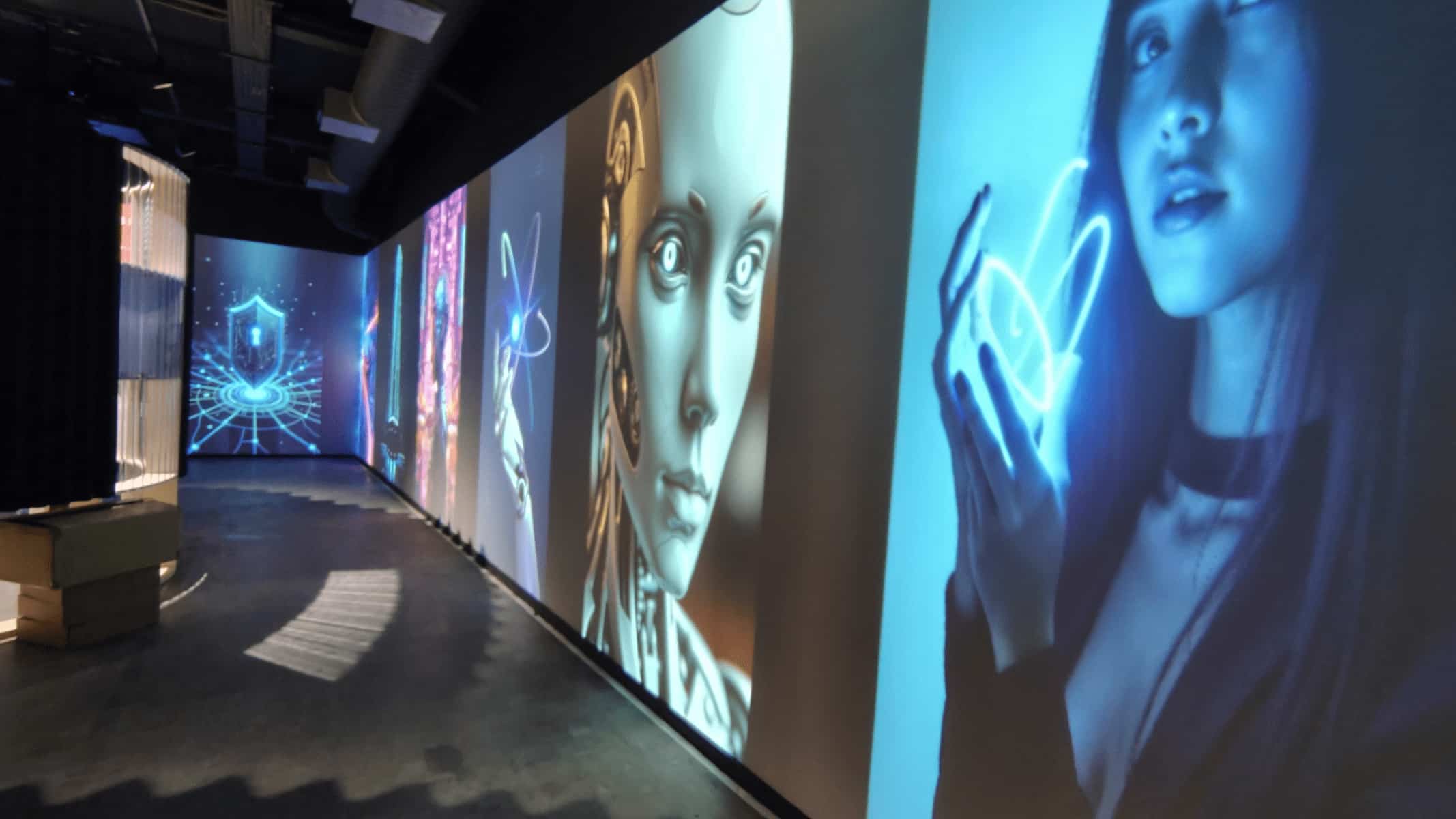 Christie en el Building Centre de Londres: instalación de proyectores Serie Jazz 4K1600-JS con proyección 4K inmersiva 2 Christie en el Building Centre de Londres transforma el principal espacio arquitectónico del Reino Unido con proyectores Serie Jazz 4K1600-JS en pantalla en L de 15 metros.