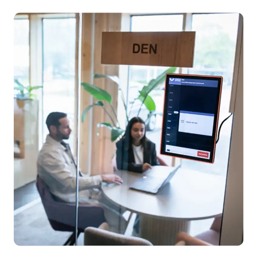 solución de edificio inteligente con sistema de reserva de salas y panel ProDVX en oficina multiinquilino