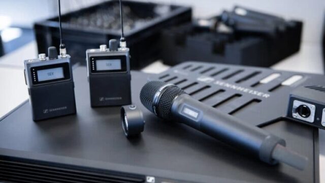 Spectera Lab en ISE 2026: transmisor de mano Spectera SKM y equipos del ecosistema inalámbrico de Sennheiser.