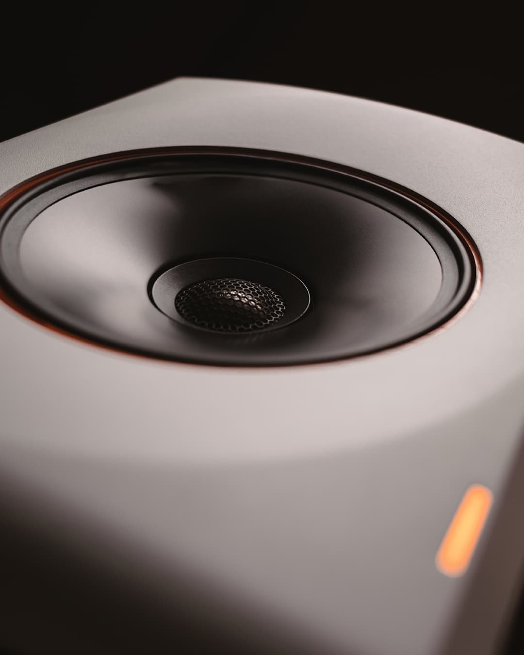 Detalle del transductor del Palmer ORBIT 11, el mejor monitor de estudio coaxial de 3 vías para estudios de grabación profesionales y estudios de proyectos.