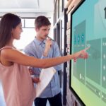 Sharp LB3 en ISE 2026: pantalla interactiva profesional para colaboración en reuniones, educación y señalización táctil.