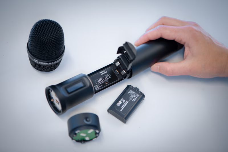 Grupo Sennheiser en ISE 2026: prototipo del transmisor Spectera SKM para flujos inalámbricos avanzados.