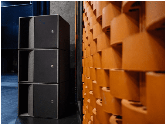 L-Acoustics A15i en Ogres Kultūras Centrs: altavoces line array para auditorios y espacios culturales 3 l-acoustics-ogres-kulturas-centrs-sistema-sonido-line-array-a15i