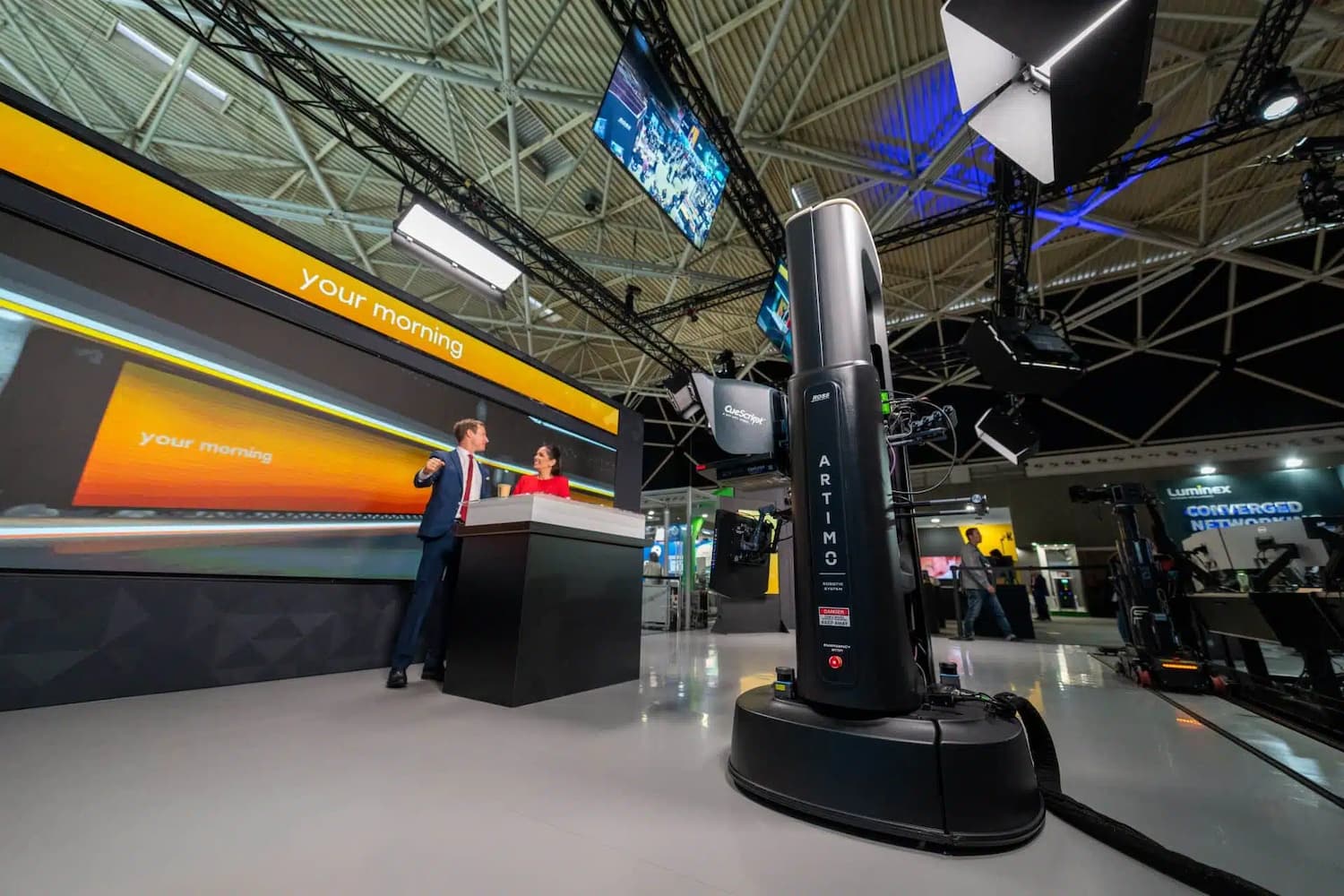 Soluciones broadcast de Ross Video con robótica de cámara Artimo para estudios de televisión y eventos en vivo