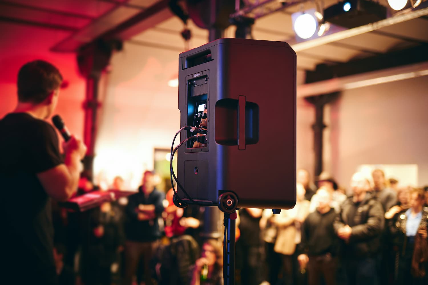 LD Systems ANNY 12 en un evento interior como sistema de megafonía portátil profesional