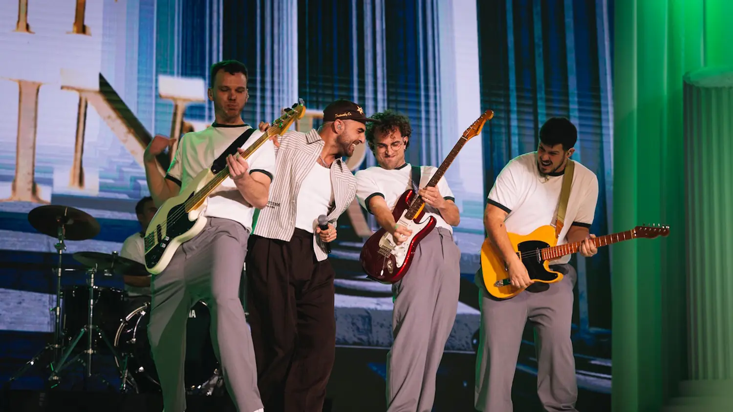 Plano general de los Premios Ídolo con escenario principal y despliegue técnico con DiGiCo SD10 en eventos en directo