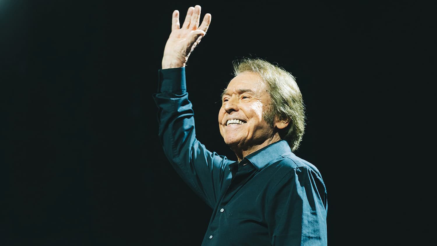 Fluge Audiovisuales despliega Meyer Sound en el Movistar Arena en un concierto de gran formato con Raphael saludando al público