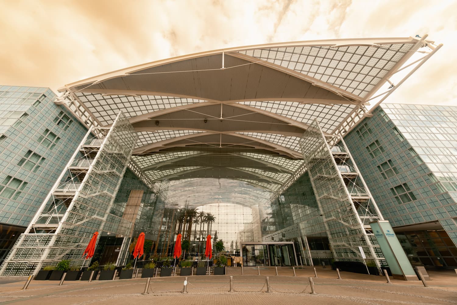 Entrada del recinto de Digital Signage Summit Europe 2026, sede del evento internacional de señalización digital