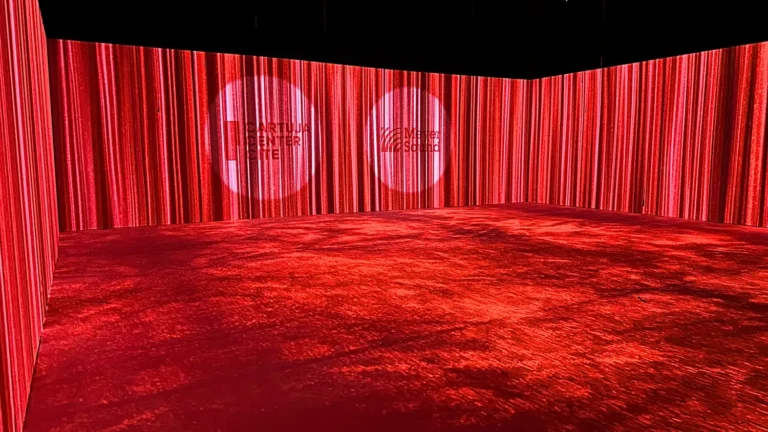 Sala inmersiva Cartuja Center CITE con proyección 360 y tecnología Meyer Sound en Sevilla