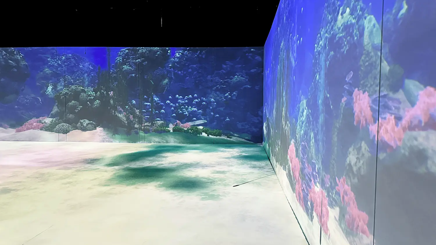 Sala inmersiva Cartuja Center CITE con sonido inmersivo Meyer Sound y proyección envolvente