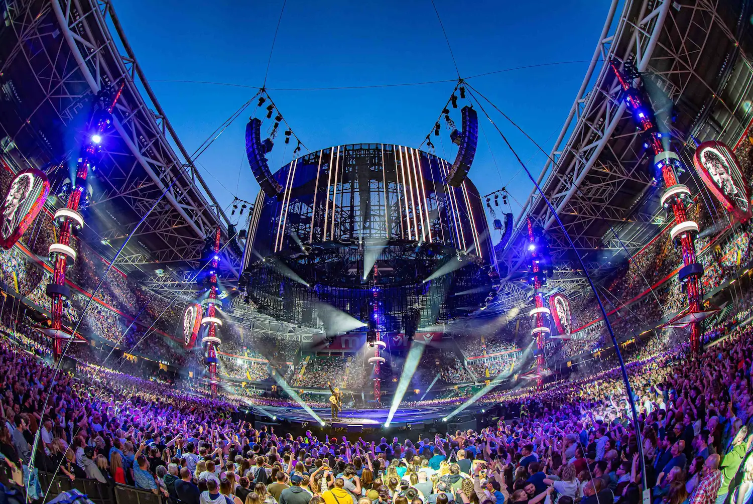 BlackTrax en la gira mundial de Ed Sheeran con seguimiento en tiempo real para conciertos en estadio y control de iluminación y vídeo 360