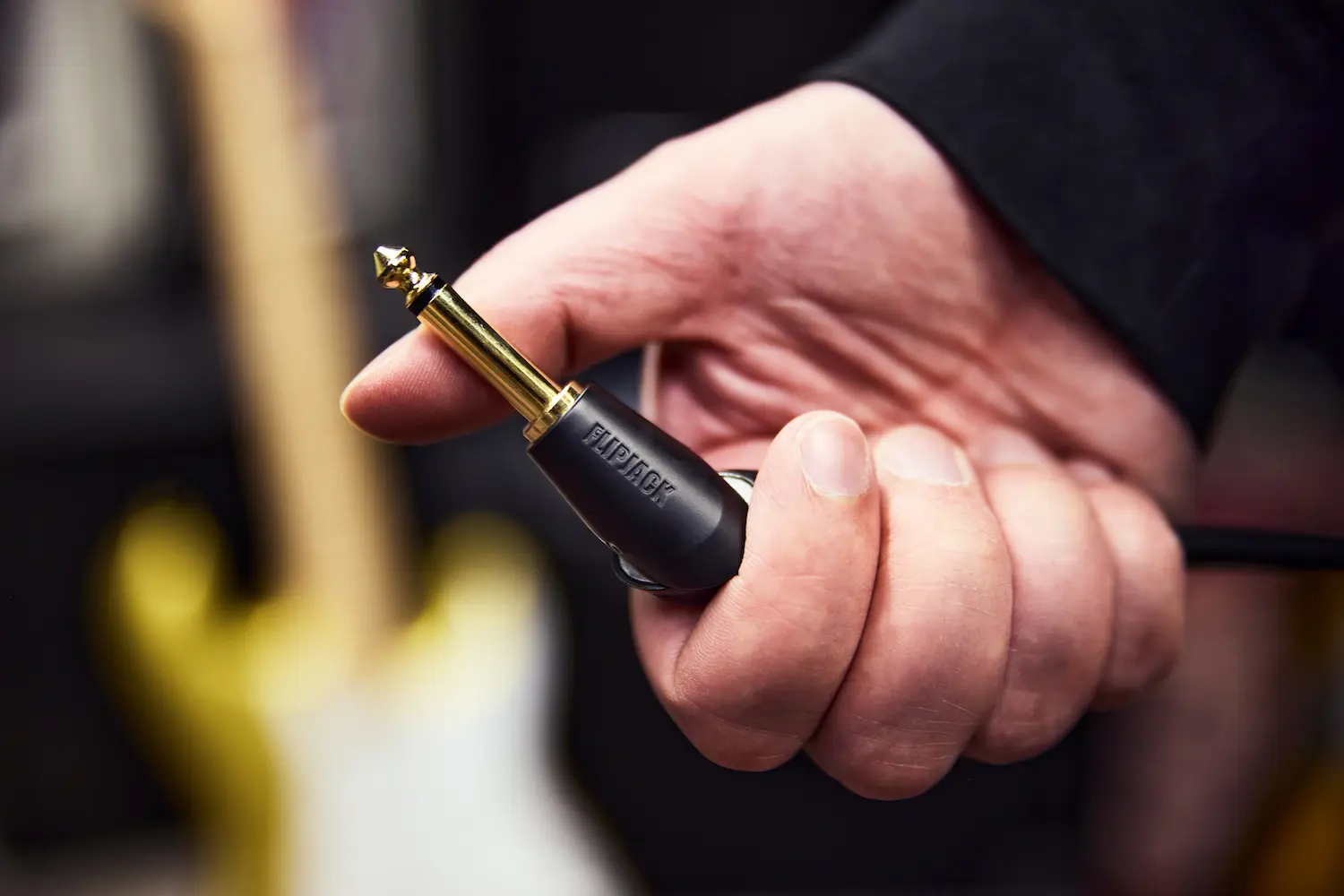 Detalle del FLIPJACK de Adam Hall Cables con conector TS ajustable para guitarra eléctrica