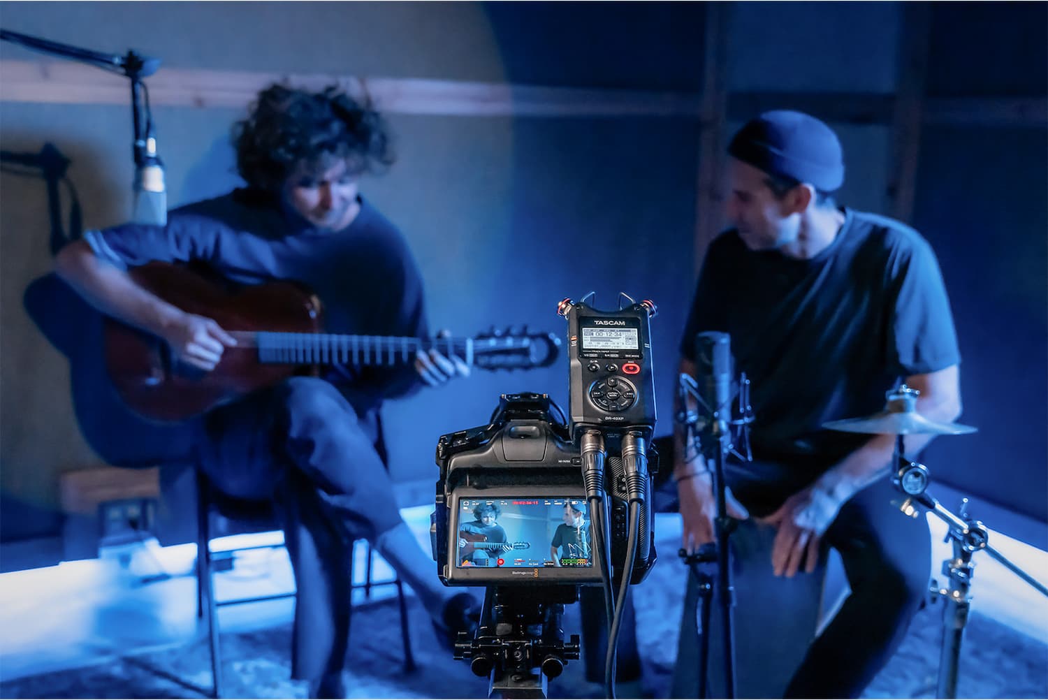 TASCAM DR-40XP como grabadora portátil de 4 canales en grabación musical con cámara y micrófonos externos