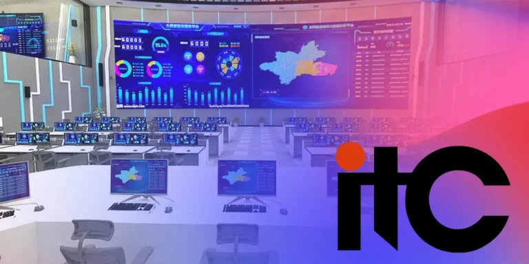 Pantallas LED profesionales ITC en sala de control con visualización de datos a gran formato
