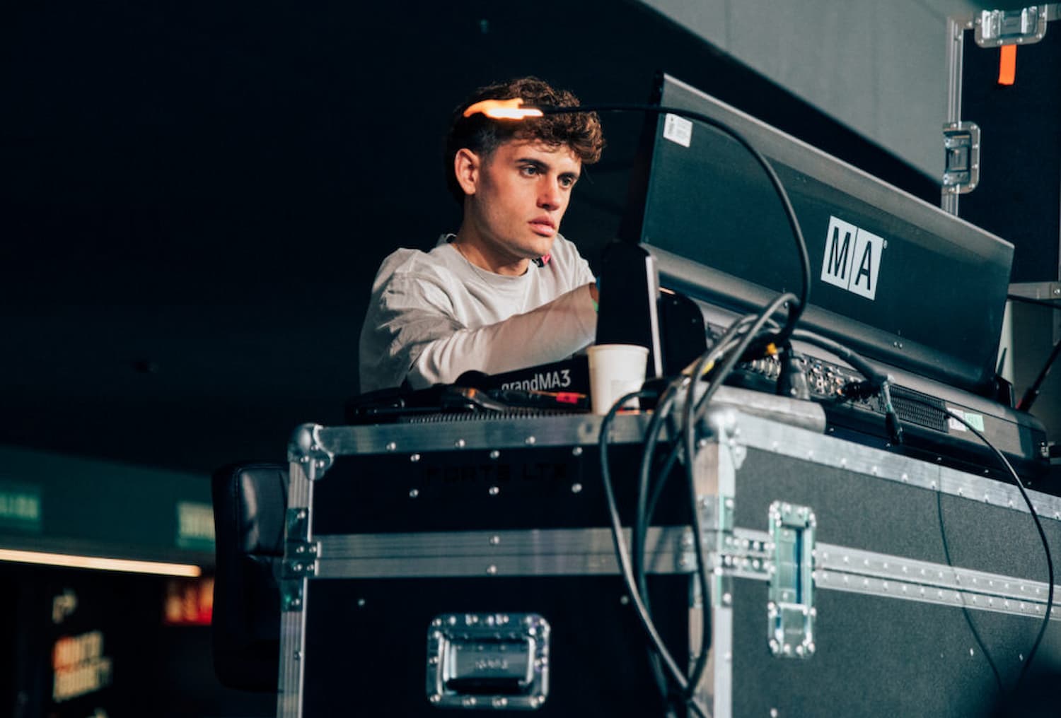 control de iluminación gira Dani Fernández con consola grandMA3 en directo