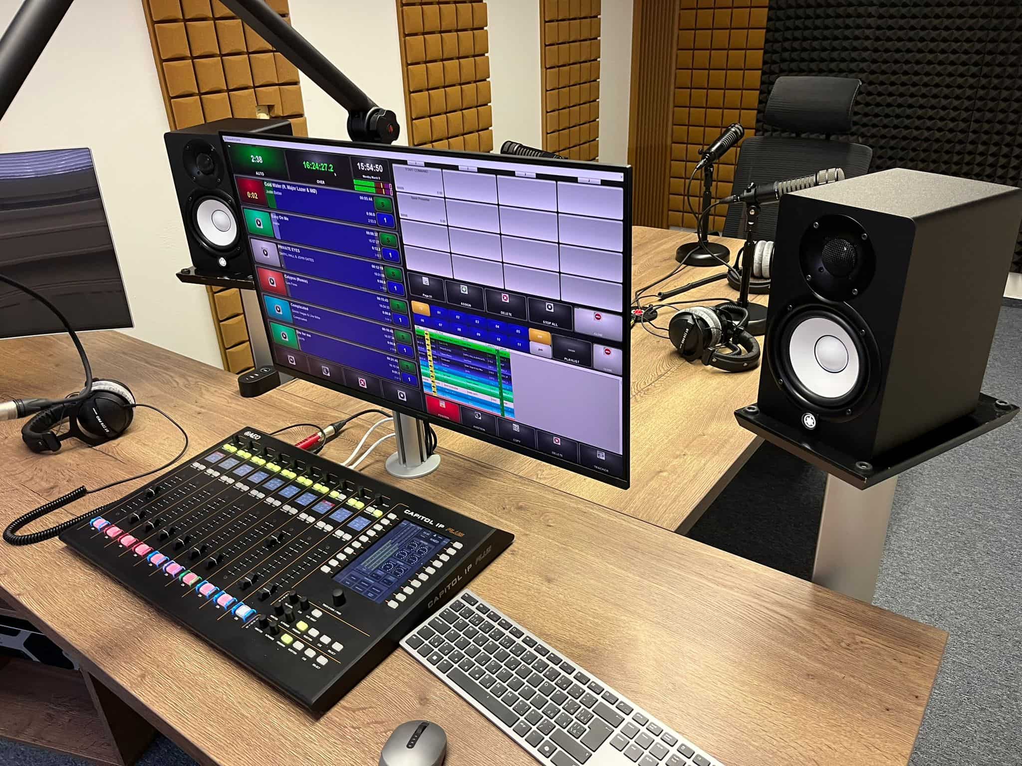 AEQ en EDU Radio Praga instala la consola Capitol IP Plus para la transmisión en vivo en sus estudios de radio 3 aeq-capitol-ip-plus-edu-radio
