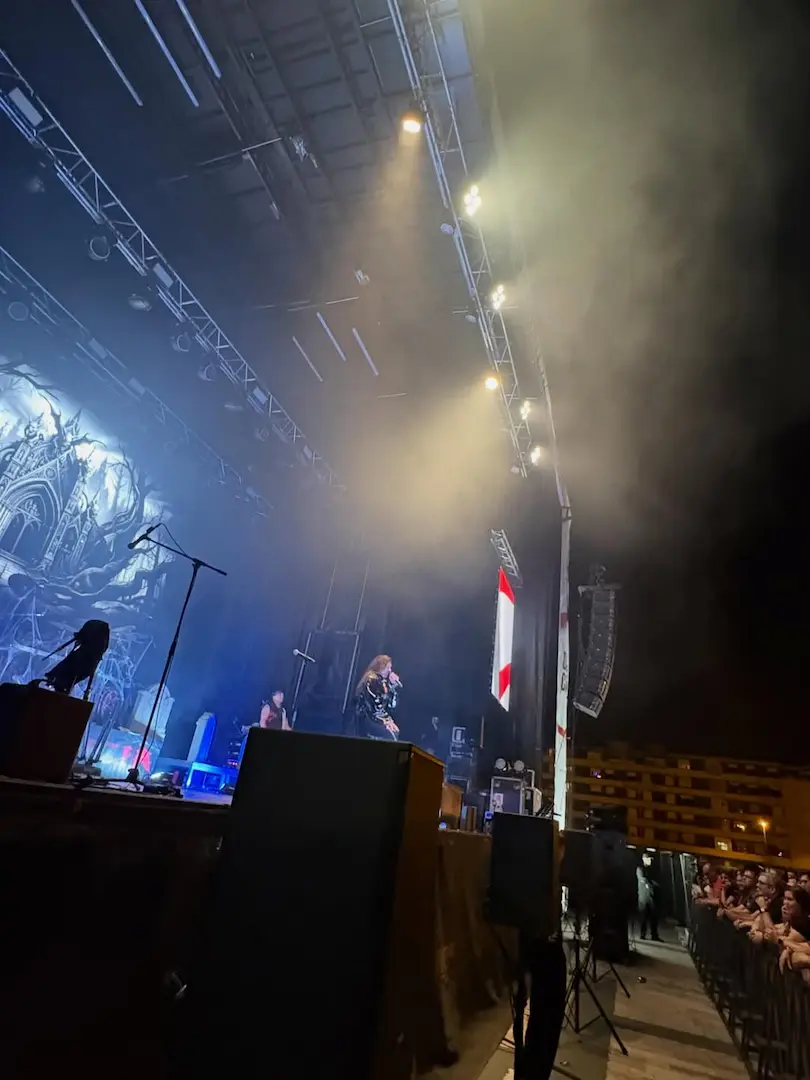 Meyer Sound en el Día de Castilla y León aplicado a un concierto al aire libre con refuerzo sonoro profesional y cobertura PA