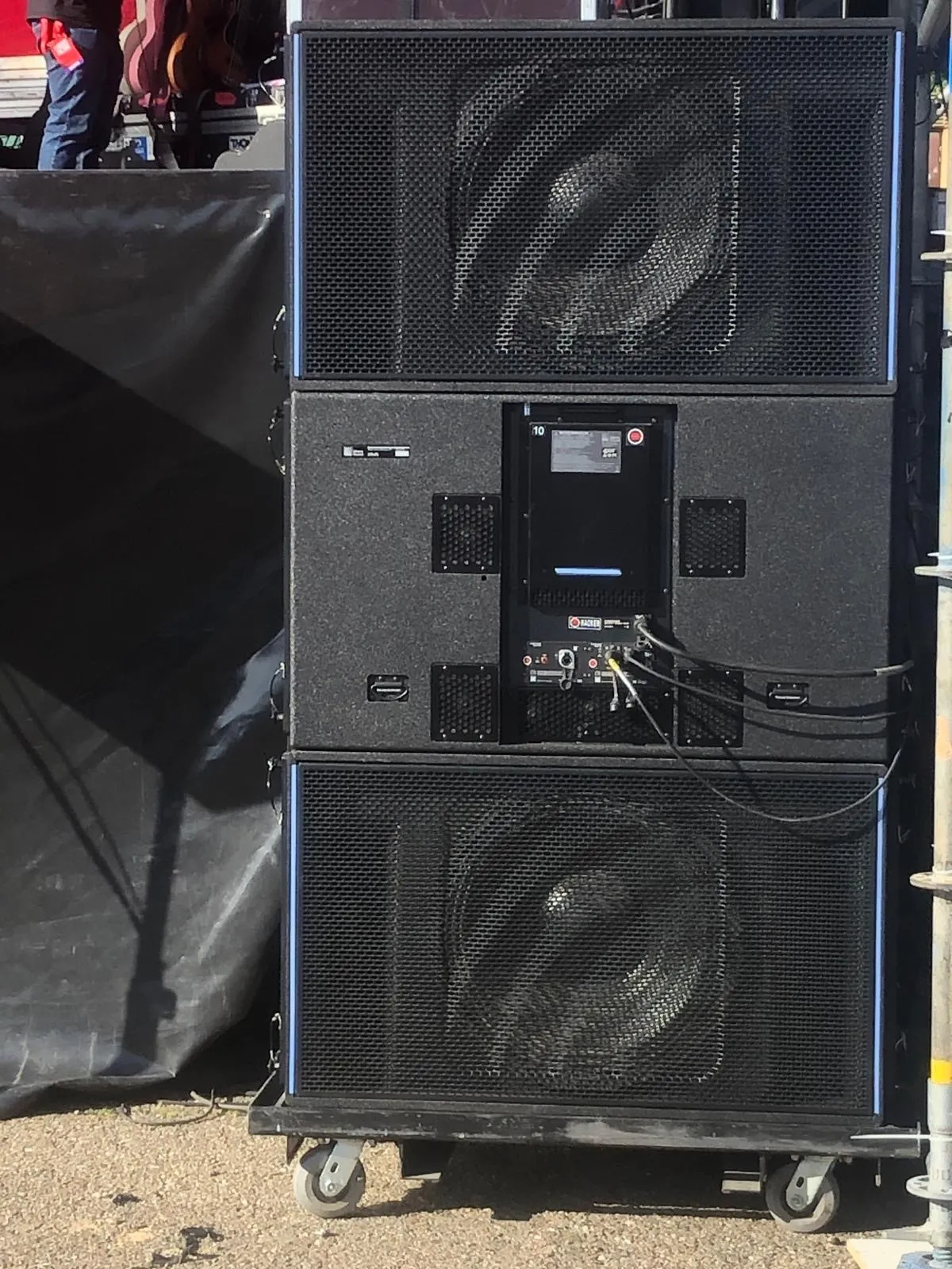 Meyer Sound PANTHER para eventos deportivos instalado en la fanzone del Atlético de Madrid con sistema de subgraves profesional
