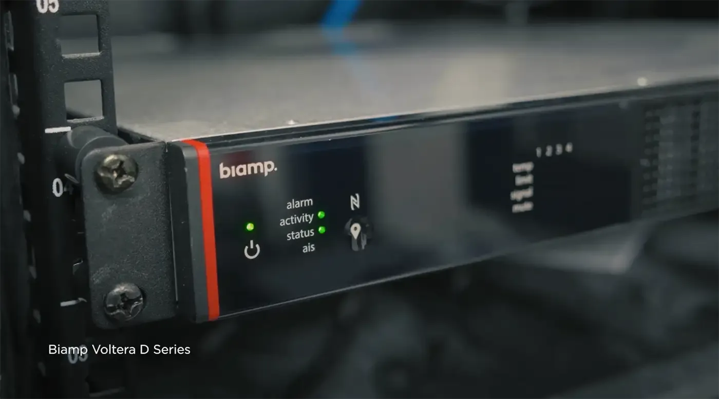Amplificador con DSP Tesira integrado Biamp Voltera Serie D en rack del proyecto Quintessential