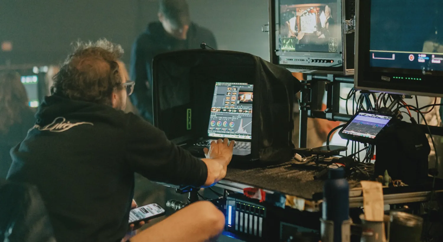 Flujo de trabajo en Blackmagic Cloud y DaVinci Resolve durante el rodaje de Bedlam