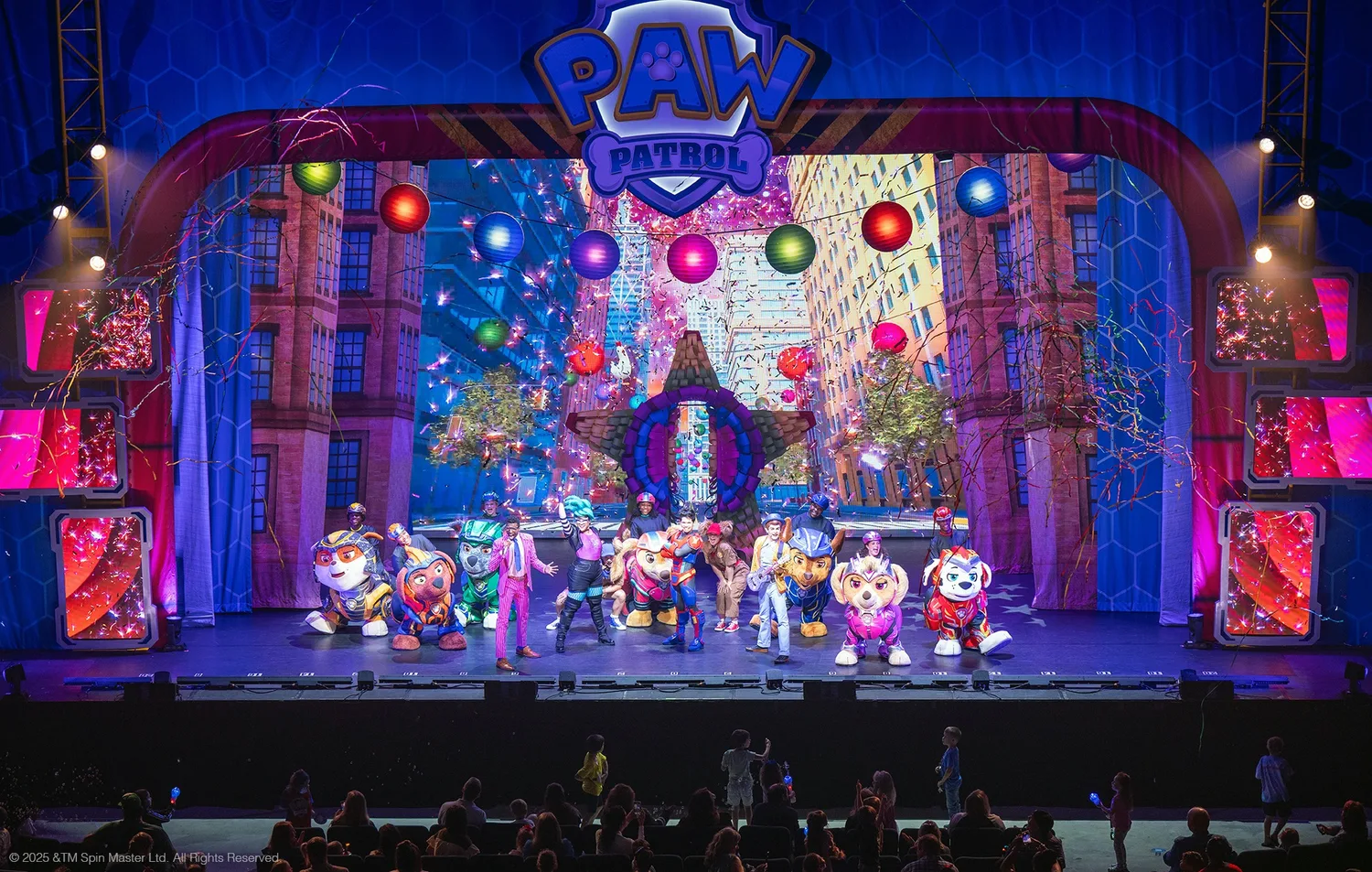 BlackTrax en Paw Patrol Live: dispositivo Beacon Mini en una producción itinerante distribuida por RMS Proaudio