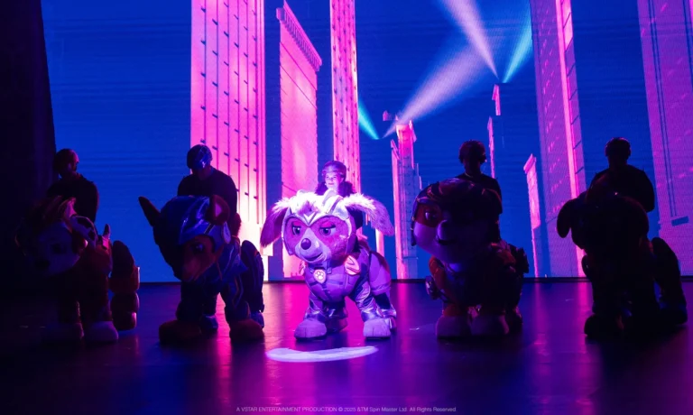 BlackTrax en Paw Patrol Live: A Mighty Adventure con seguimiento en tiempo real e iluminación automatizada