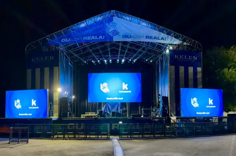 Fanzone de la Real Sociedad sonorizada por Proaudio Granada con sistema Meyer Sound PANTHER en la final de la Copa del Rey 2026