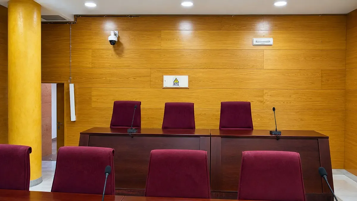 Instalación audiovisual del salón de plenos con tecnología Vissonic
