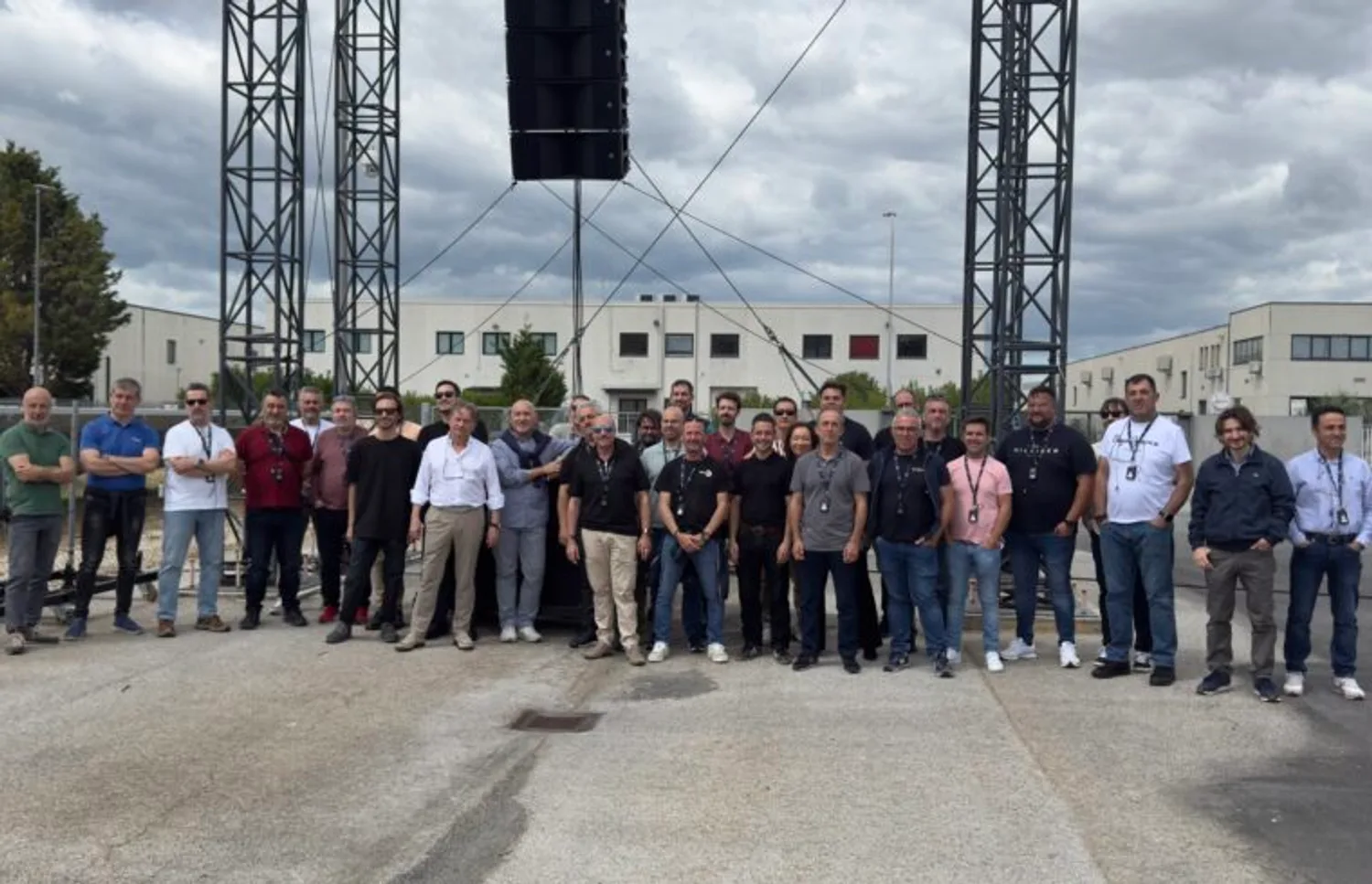 Magnetron organiza una visita técnica a la fábrica de FBT Audio en Italia 3 Sesión de escucha durante la visita técnica a la fábrica de FBT Audio organizada por Magnetron