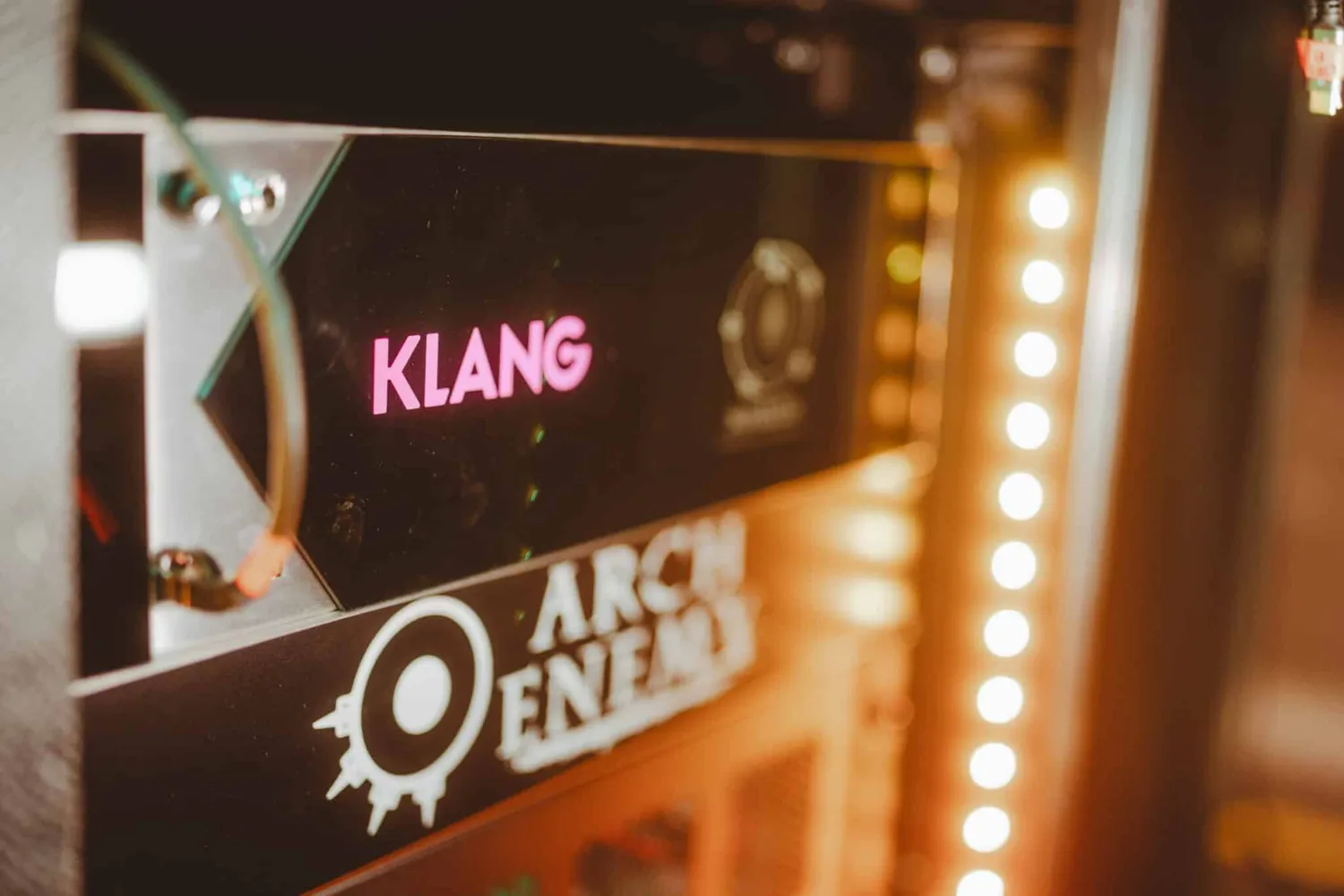 Separacion vocal con mezcla inmersiva KLANG:konductor en directo con Arch Enemy