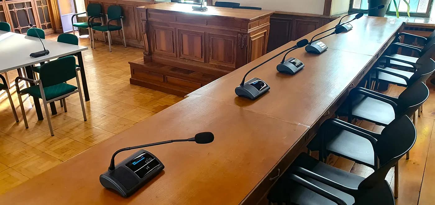 Sistema de conferencias inalámbrico para ayuntamientos instalado en el salón de plenos de Vielha e Mijaran con micrófonos Vissonic