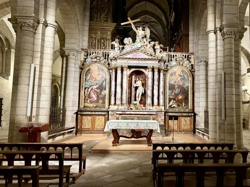 Altar mayor de la Catedral de Lugo tras la renovación de la instalación de sonido con Bose Professional.