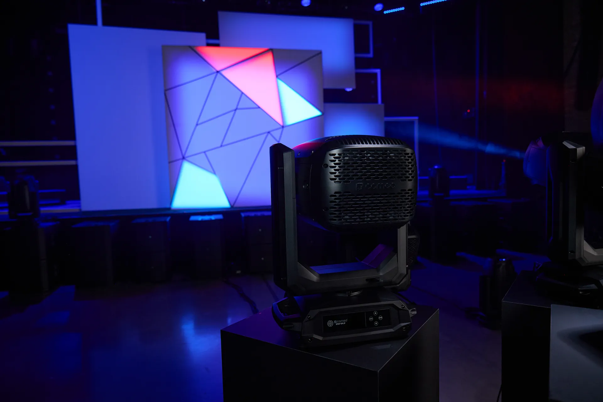 Cameo OPUS SP6 IP, cabezal móvil de perfil IP65 para iluminación exterior profesional