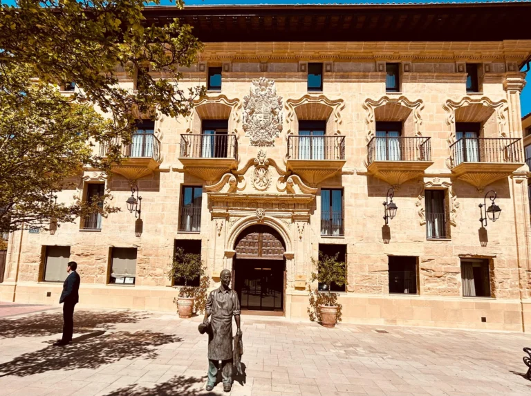 Fachada barroca del Hotel Palacio de los Angeles en el centro historico de Haro, La Rioja