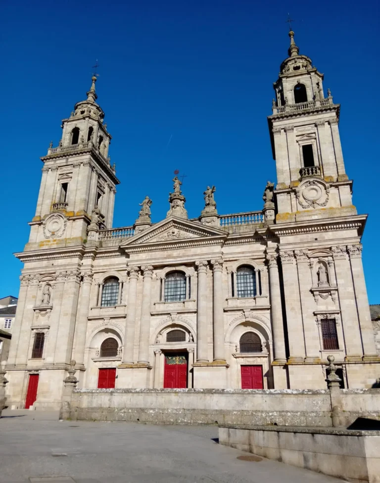 Fachada de la Catedral de Lugo, sede de la nueva instalación de sonido con tecnología Bose Professional.
