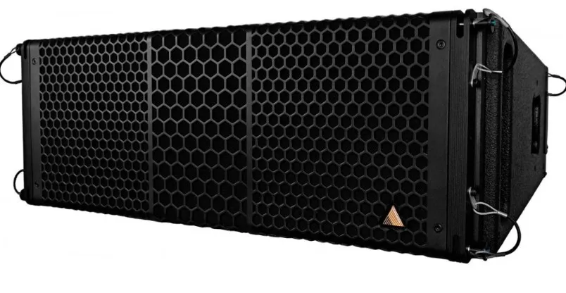 De Cibeles a Canarias: el despliegue audiovisual de la visita del Papa León XIV a España 2 Línea de line array Adamson E15 como las empleadas en el sistema principal de la Vigilia en Madrid
