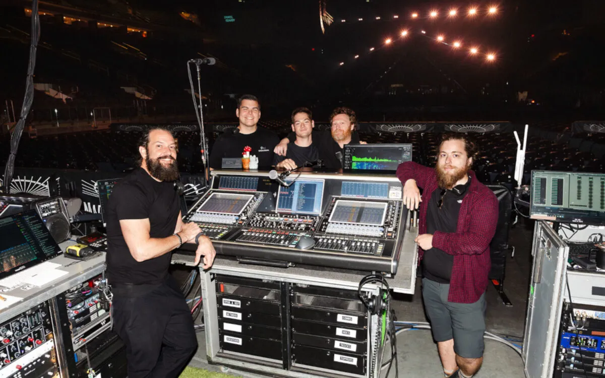 DiGiCo Quantum5 gestiona el FOH y los monitores en la gira mundial de Charlie Puth 2 Equipo de audio de la gira Whatever’s Clever World Tour de Charlie Puth junto a una consola DiGiCo Quantum5