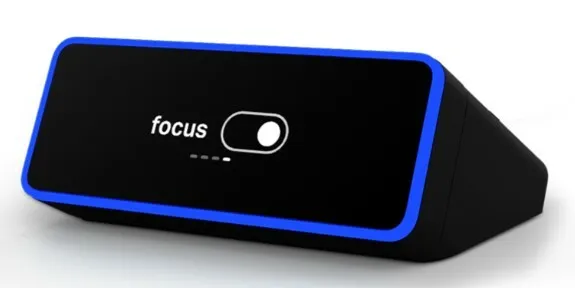 Reserva de escritorios: 10 preguntas frecuentes sobre cómo funciona 5 Pantalla del Evoko Kleeo con el modo de concentración activado e indicador luminoso azul