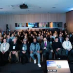 Los 60 estudiantes del Hackathon de ISE 2026 reunidos al inicio de la competición en Barcelona
