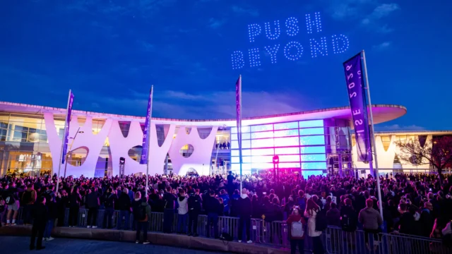 ISE Sammy Award 2026: la campaña Push Beyond iluminada con drones en Fira de Barcelona